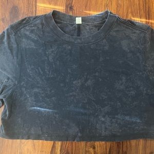 Lululemon size 2 blue tie-dye crop top